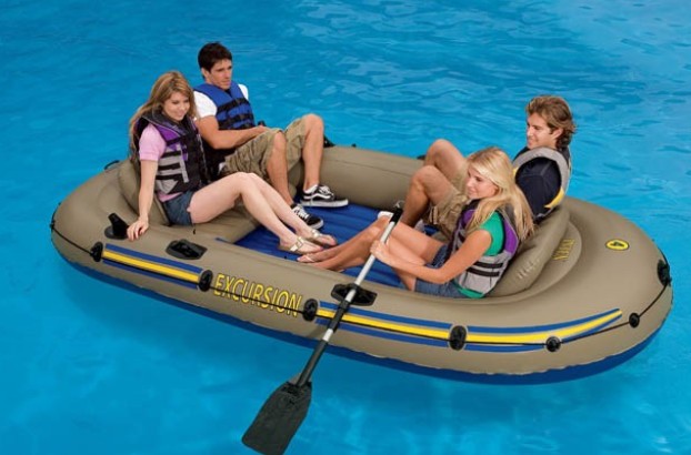 EXCURSION 4 BOAT